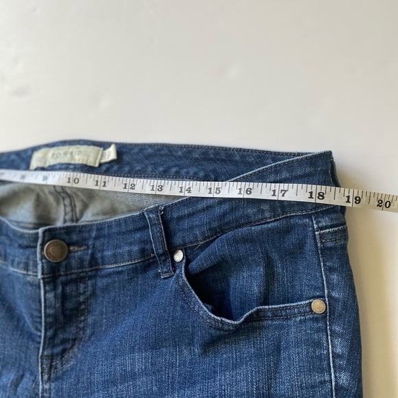 Torrid distressed denim jeans 14R - Picture 7 of 10